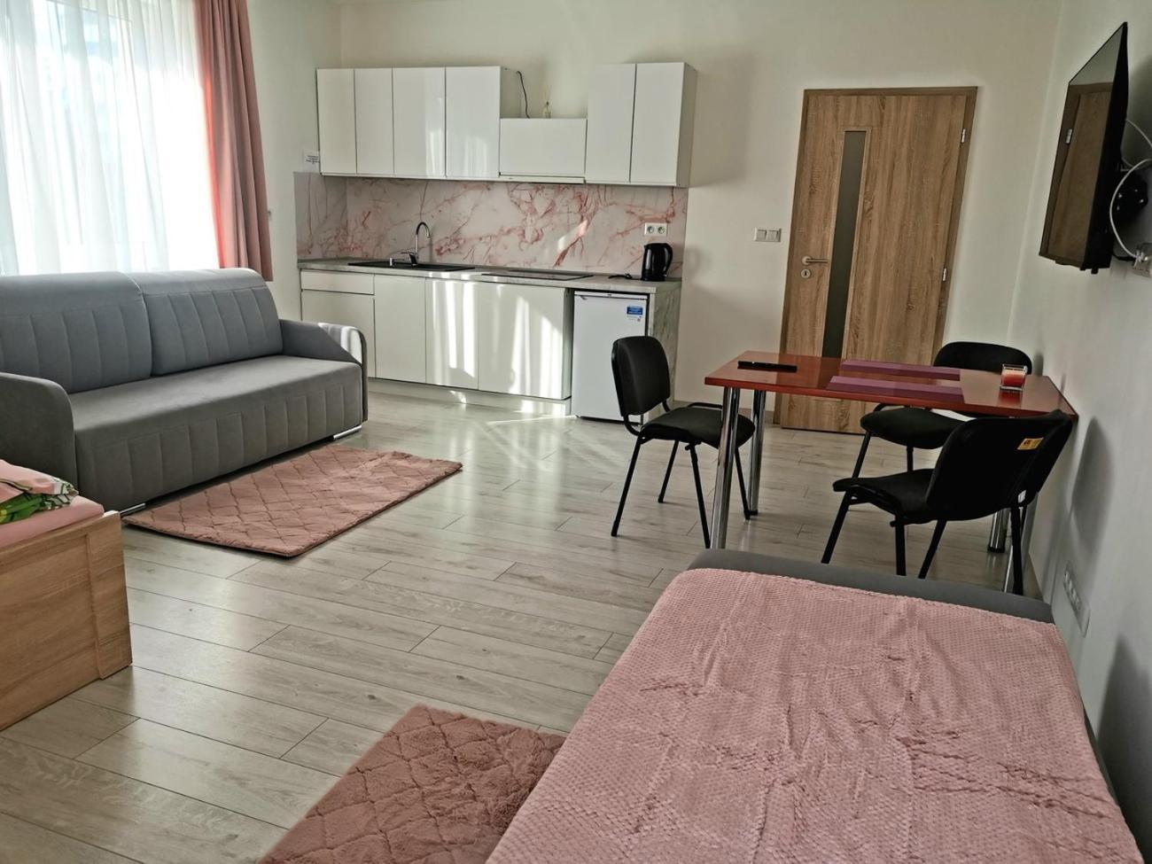 Comenius Apartments - Apartmany Na Rohu Svidnik Luaran gambar